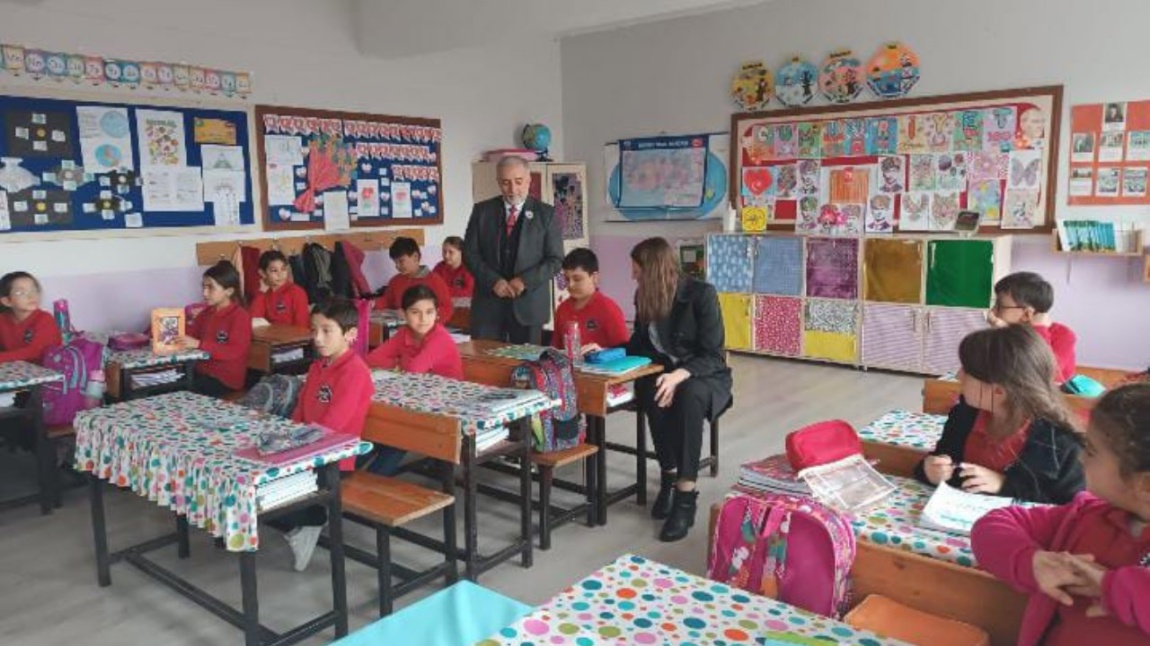 Kaymakamımız Sayın Fatma TURHAN KESER ile İlçe Milli Eğitim Müdürümüz Murat ÇULFAZ'ın Okulumuzu Ziyaretleri